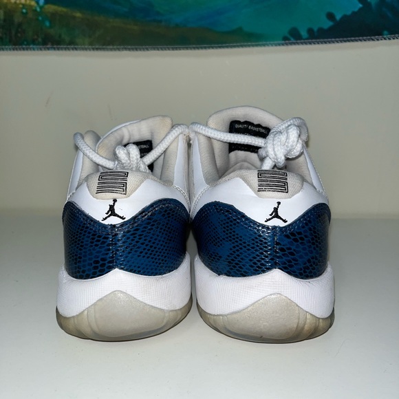 Jordan 11 low ‘navy snakeskin’ - Picture 4 of 5
